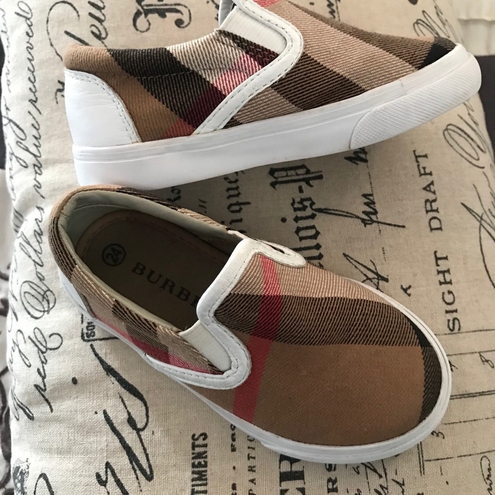 burberry  size 24